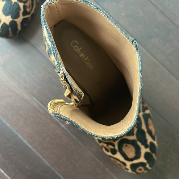 Barely worn Calvin Klein Leopard print heeled boots, size 8 - Picture 3 of 3